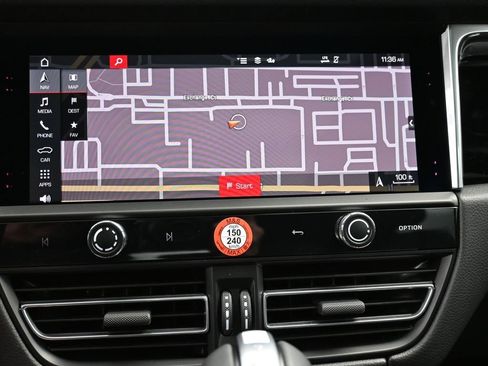 Certified 2026 Porsche Macan AWD/4WD image 6