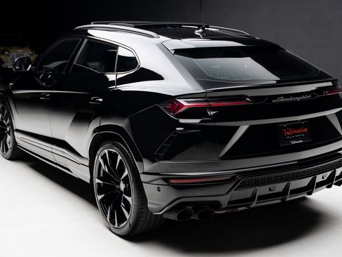 Used 2019 Lamborghini Urus AWD/4WD image 23