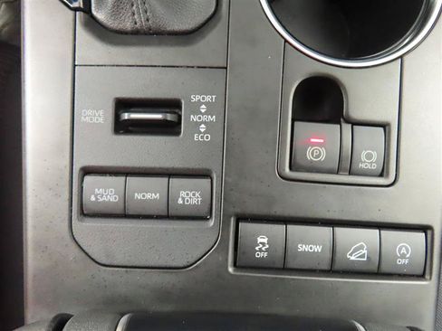 Used 2021 Toyota Highlander LE AWD/4WD image 24