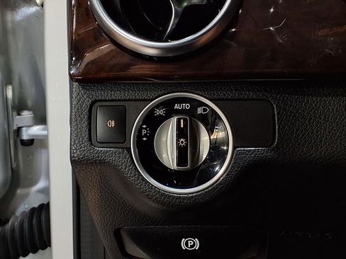 Used 2014 Mercedes-Benz GLK 350 4MATIC image 15