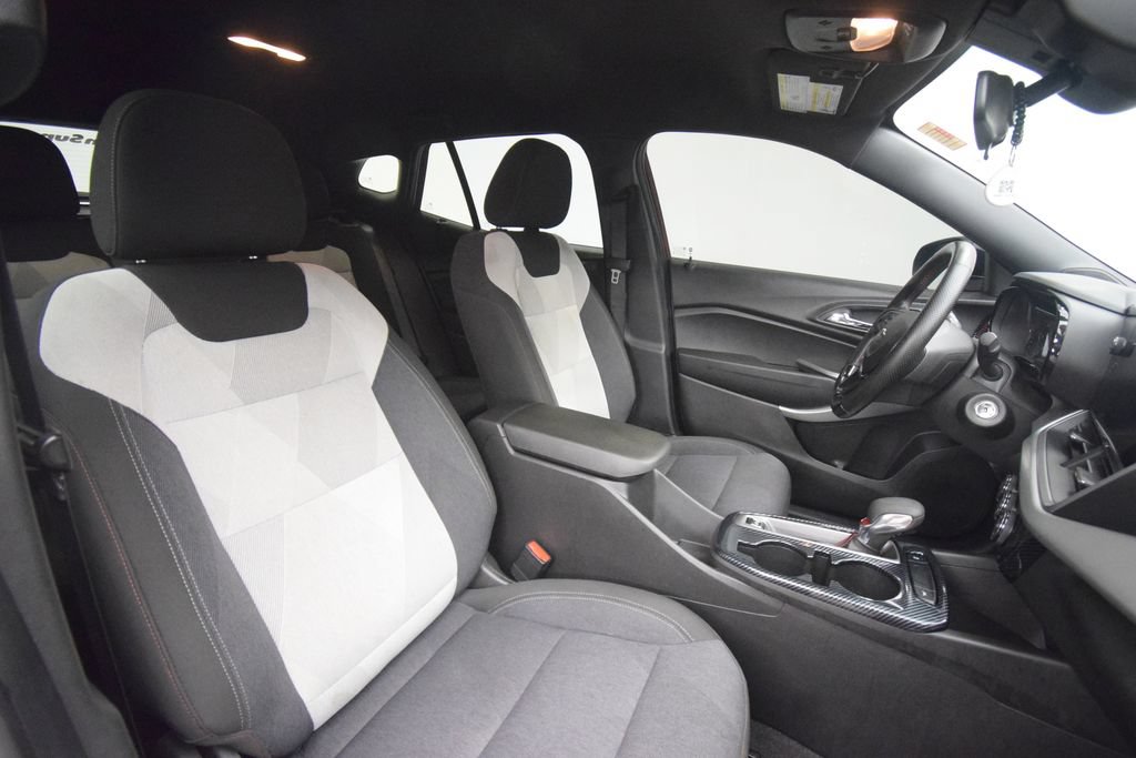 Used 2024 Chevrolet Trax RS w/ Driver Confidence Package FWD image 14