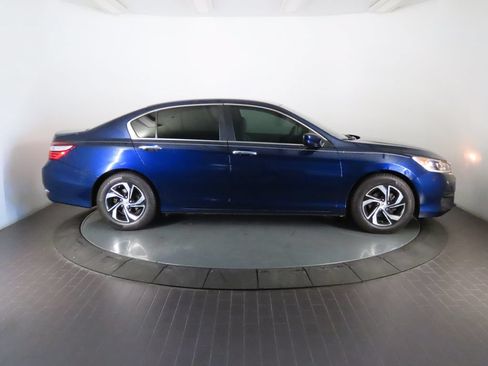 Used 2017 Honda Accord LX image 8