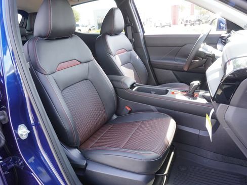 Used 2025 Nissan Kicks SR FWD image 12