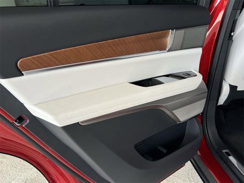 New 2026 Cadillac Vistiq Sport image 27