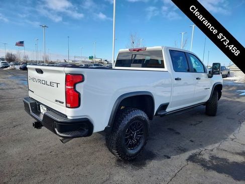 Used 2025 Chevrolet Silverado 2500 ZR2 w/ Technology Package image 8
