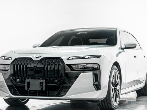 Used 2023 BMW 760i xDrive AWD/4WD image 5