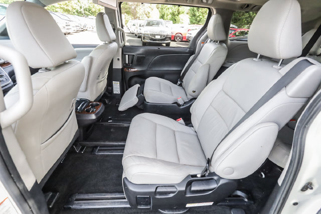 Used 2016 Toyota Sienna Limited Premium FWD image 42