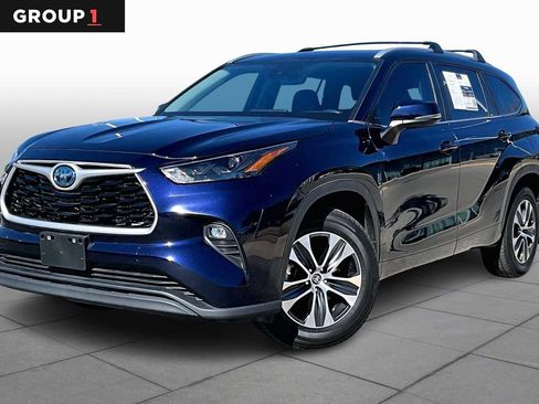 Used 2023 Toyota Highlander XLE image 1