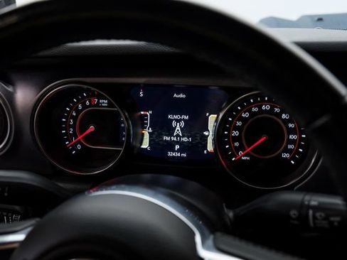 Used 2022 Jeep Gladiator Rubicon w/ Cold Weather Group image 61