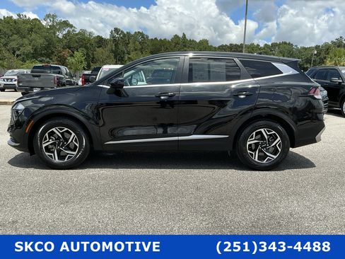 Used 2023 Kia Sportage LX FWD image 2