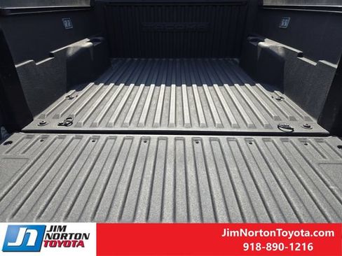 Used 2025 Toyota Tacoma SR5 AWD/4WD image 33