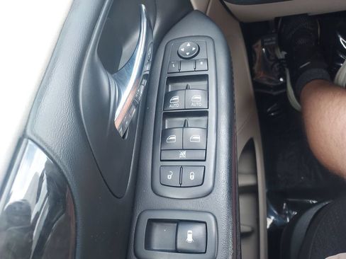 Used 2015 Dodge Grand Caravan SXT FWD image 23
