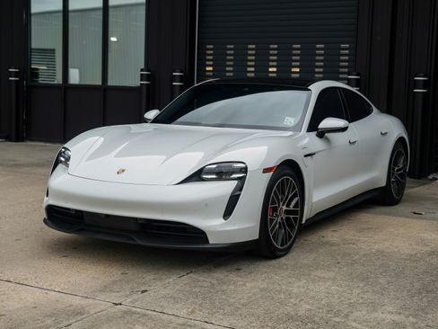 Used 2021 Porsche Taycan 4S image 8