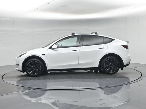Used 2023 Tesla Model Y Long Range AWD/4WD image 26