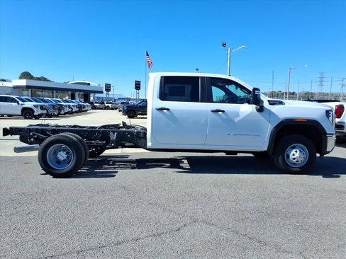 New 2026 GMC Sierra 3500 Pro w/ Convenience Package image 8