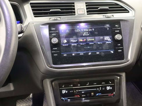 Certified 2022 Volkswagen Tiguan SE w/ Panoramic Sunroof Package image 8