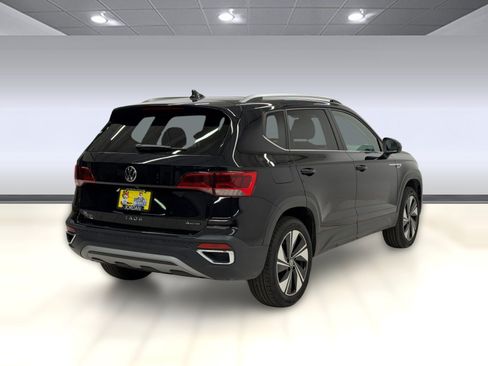 Used 2024 Volkswagen Taos SE AWD/4WD image 7