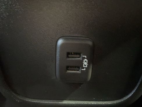 Used 2023 Chevrolet Equinox RS image 33