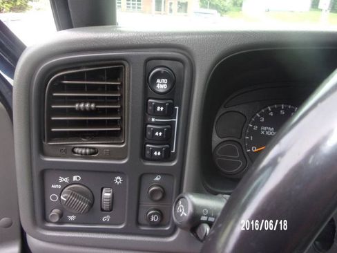 Used 2006 Chevrolet Silverado 1500 LT w/ Light Duty Power Package AWD/4WD image 15