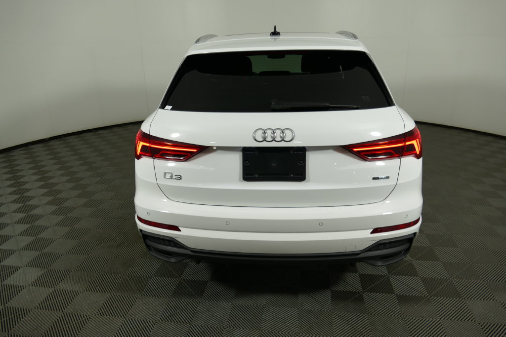 Used 2023 Audi Q3 2.0T Premium w/ Convenience Package AWD/4WD image 3