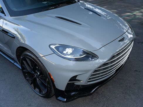 Used 2025 Aston Martin DBX 707 AWD/4WD image 9