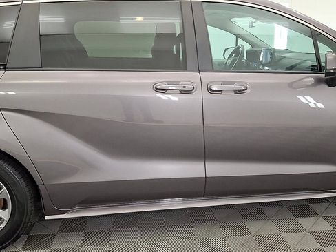 Certified 2024 Toyota Sienna LE image 5