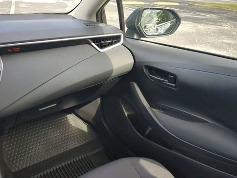 Used 2022 Toyota Corolla LE image 16