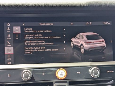 Certified 2025 Porsche Macan AWD/4WD image 18