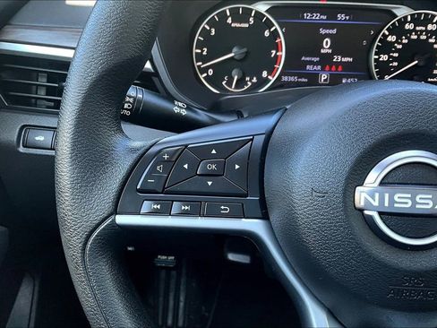 Used 2025 Nissan Altima 2.5 SV FWD image 12