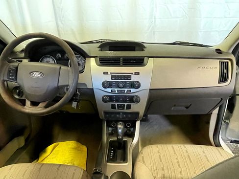 Used 2010 Ford Focus SE image 17