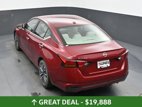 Used 2025 Nissan Altima 2.5 SV FWD image 44