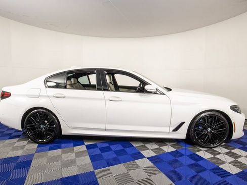 Used 2022 BMW 540i xDrive w/ M Sport Package image 4