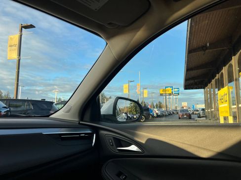 Used 2025 Buick Encore GX Preferred image 35