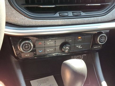 Certified 2022 Jeep Compass Latitude image 18