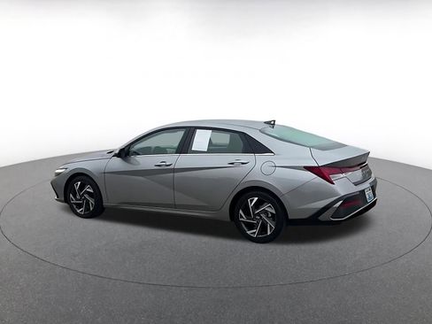 Used 2025 Hyundai Elantra SEL image 10
