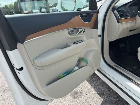 Used 2021 Volvo XC90 T6 Momentum AWD/4WD image 13
