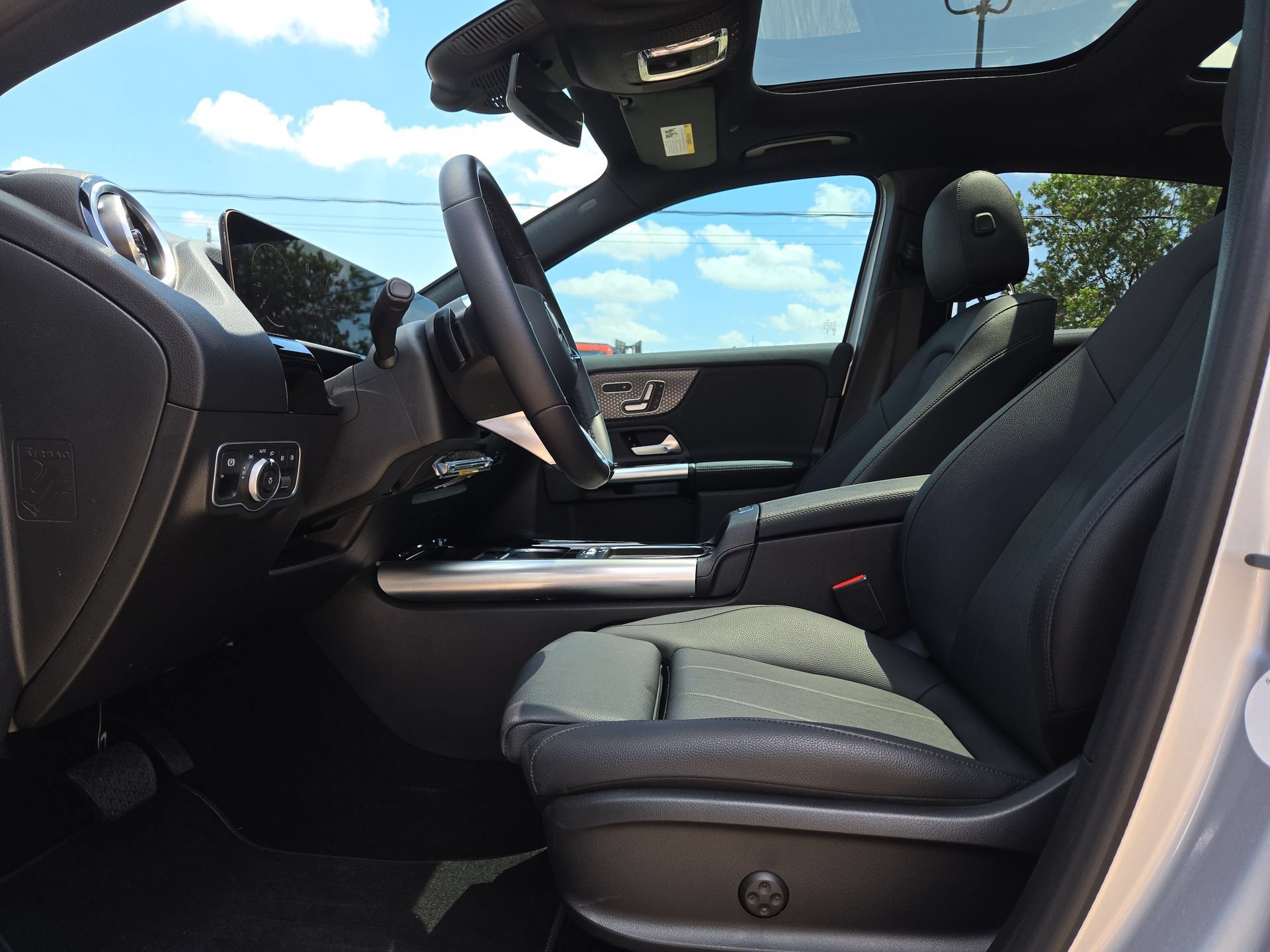 Certified 2025 Mercedes-Benz GLA 250 image 16