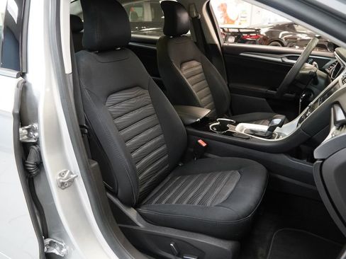 Used 2016 Ford Fusion SE image 25