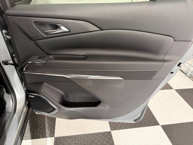 New 2027 Chevrolet Traverse Z71 w/ Enhanced Driving Package AWD/4WD image 30