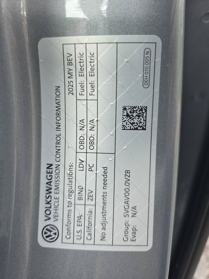 Used 2025 Volkswagen ID. Buzz 1st Edition AWD/4WD image 12