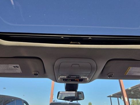 Used 2019 Buick Enclave Avenir w/ Avenir Technology Package FWD image 6