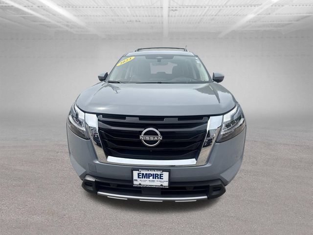 Used 2024 Nissan Pathfinder Platinum w/ Cargo Package AWD/4WD image 13