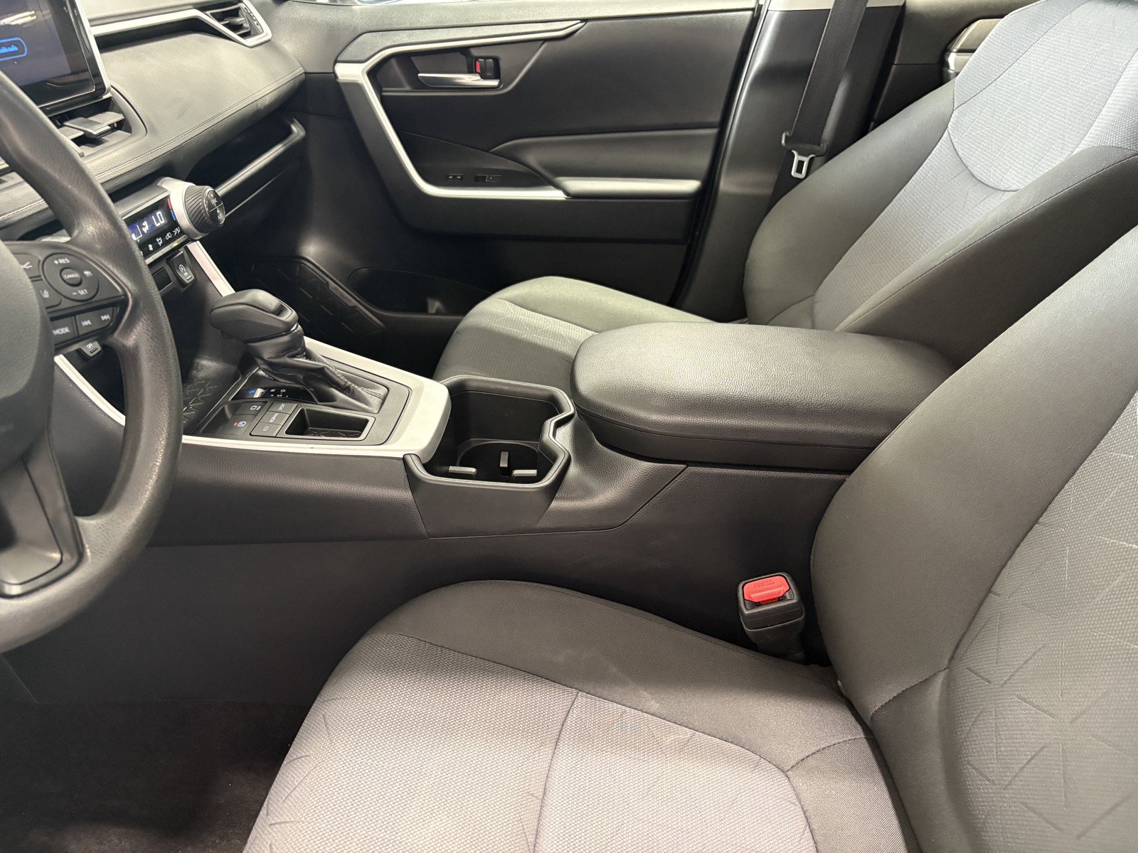 Used 2024 Toyota RAV4 XLE FWD image 15