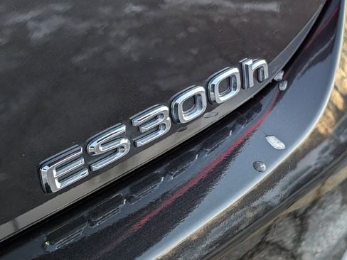 Used 2024 Lexus ES 300h w/ Premium Package image 11