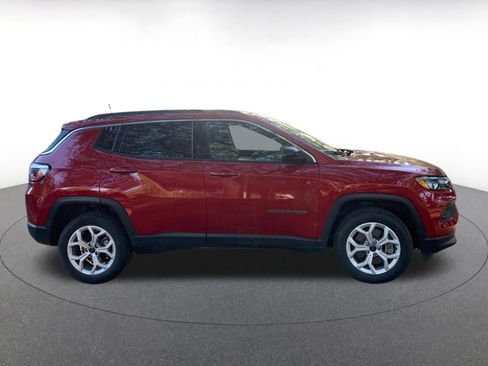 Used 2025 Jeep Compass Latitude image 8