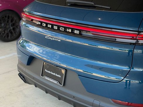 Certified 2025 Porsche Cayenne E-Hybrid AWD/4WD image 40