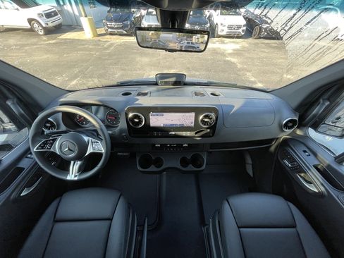 New 2025 Mercedes-Benz Sprinter 2500 image 8