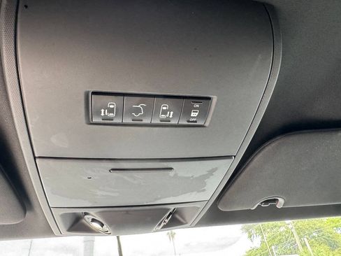 Used 2017 Dodge Grand Caravan GT FWD image 15