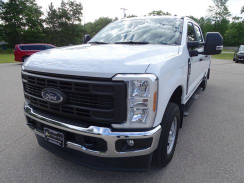 Used 2025 Ford F250 4x4 Crew Cab XL image 4