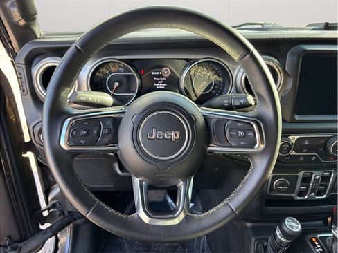 Used 2018 Jeep Wrangler Unlimited Sahara image 18